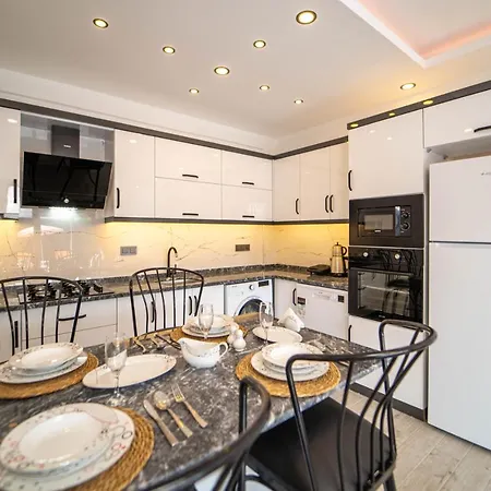 Fethiye Esref Bey Home פאטהיה